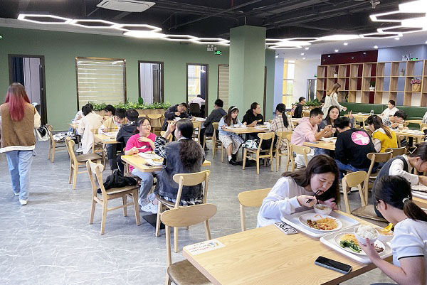 稱重自助餐走進學校 讓人抵抗不了的自助餐模式！