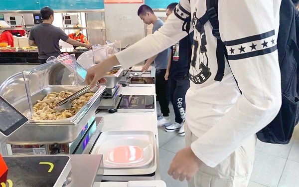 稱重自助餐走進學校 讓人抵抗不了的自助餐模式！